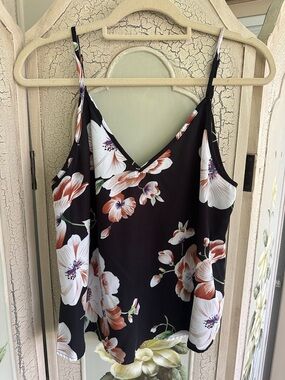 SHEIN Black Floral V-Neck Spaghetti Strap Cami